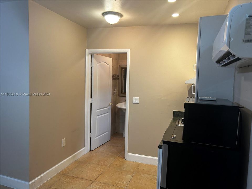 Active With Contract: $1,350 (0 beds, 1 baths, 4240 Square Feet)