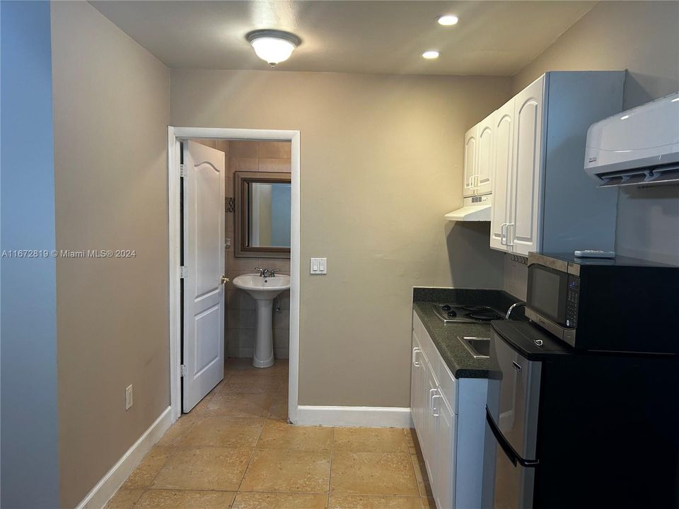 Active With Contract: $1,350 (0 beds, 1 baths, 4240 Square Feet)