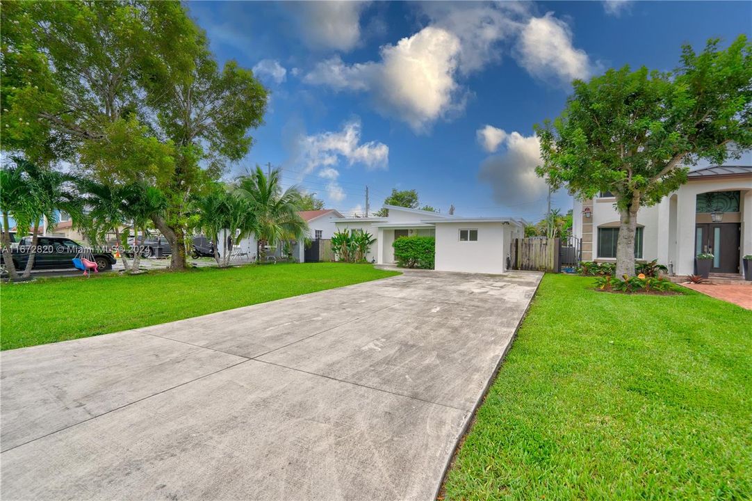 For Sale: $849,995 (3 beds, 2 baths, 1754 Square Feet)