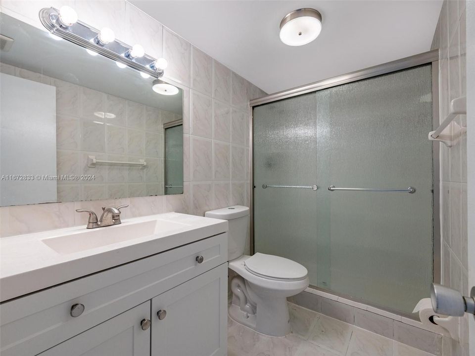 For Sale: $775,000 (2 beds, 2 baths, 1241 Square Feet)