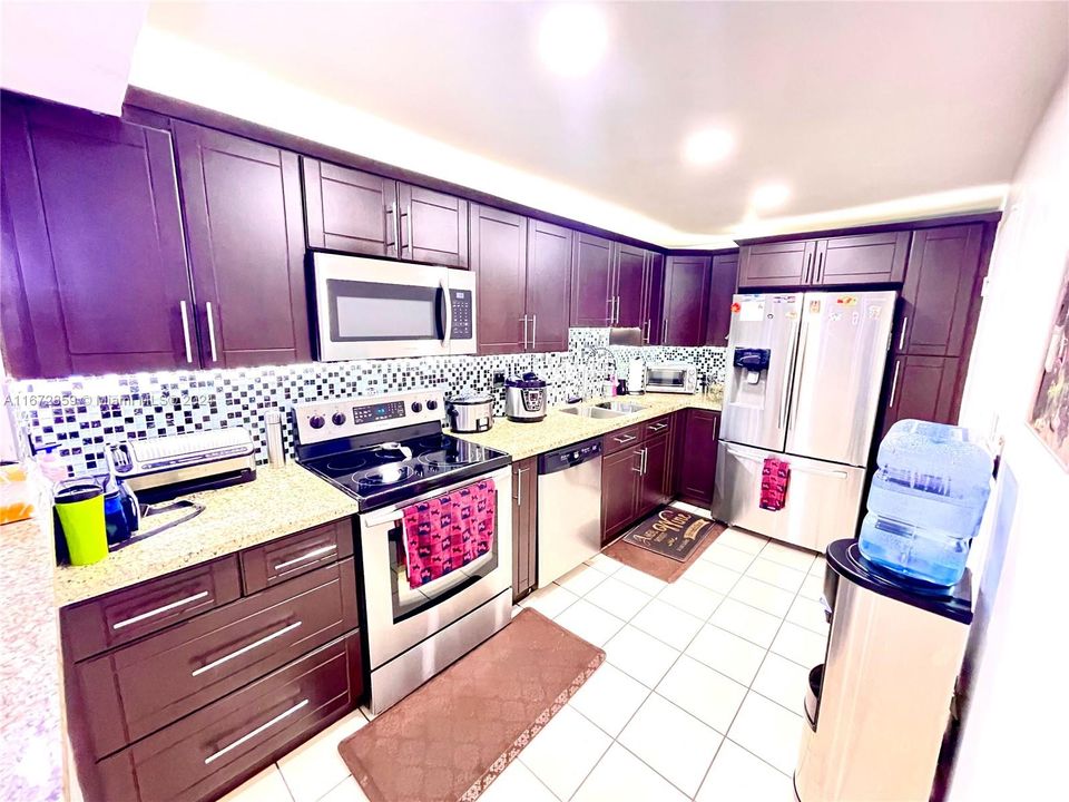 For Sale: $315,000 (2 beds, 2 baths, 1262 Square Feet)