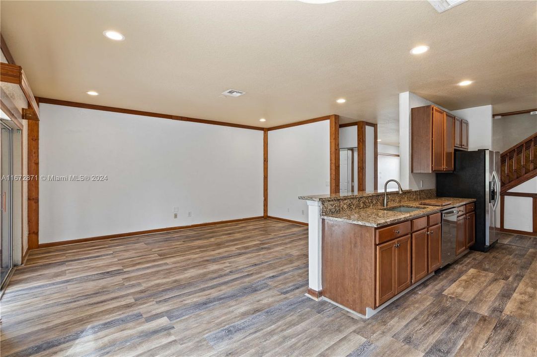 For Sale: $419,000 (4 beds, 2 baths, 2652 Square Feet)