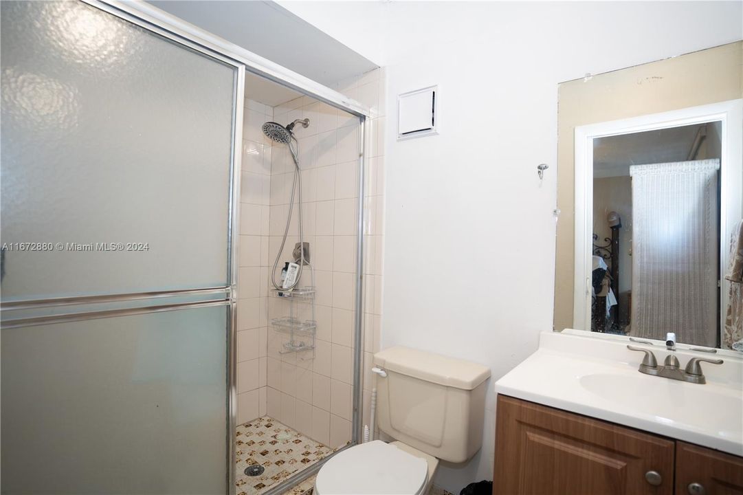 For Sale: $270,000 (2 beds, 2 baths, 965 Square Feet)