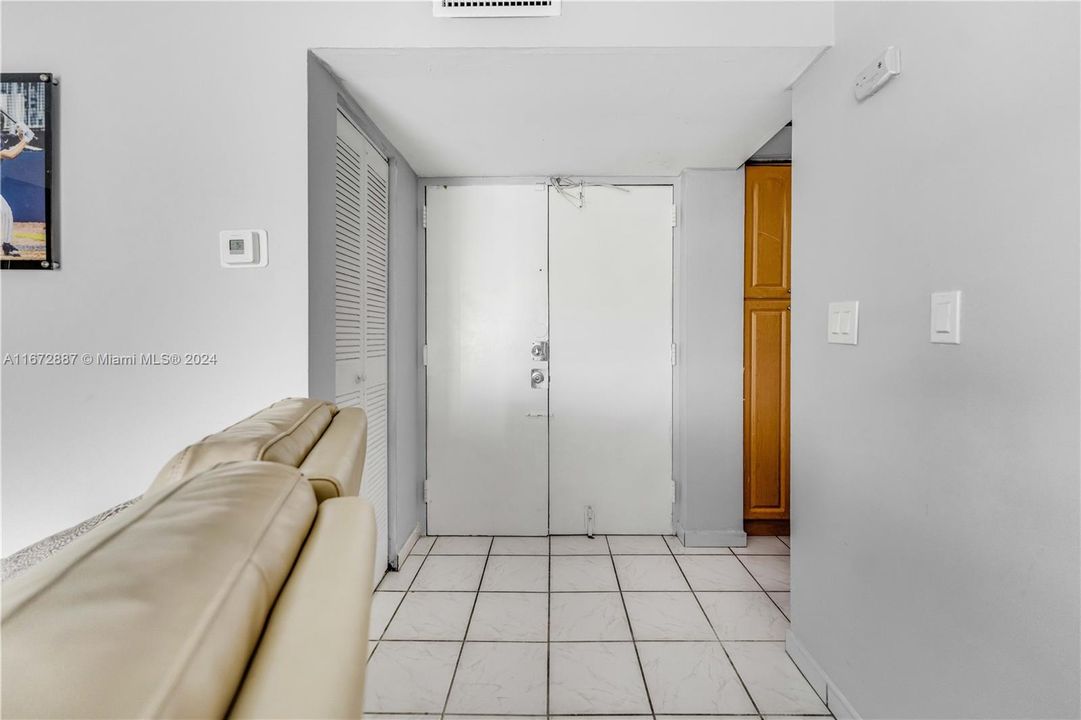 En Venta: $260,000 (2 camas, 2 baños, 898 Pies cuadrados)