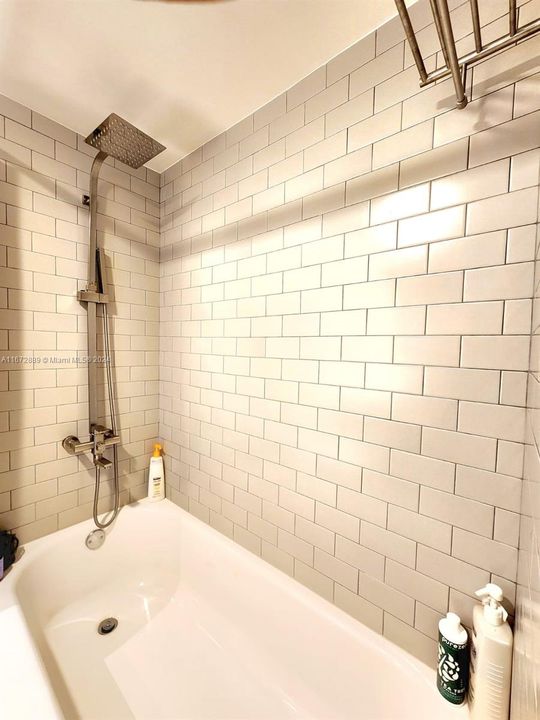 Recently Sold: $799,000 (3 beds, 3 baths, 1890 Square Feet)