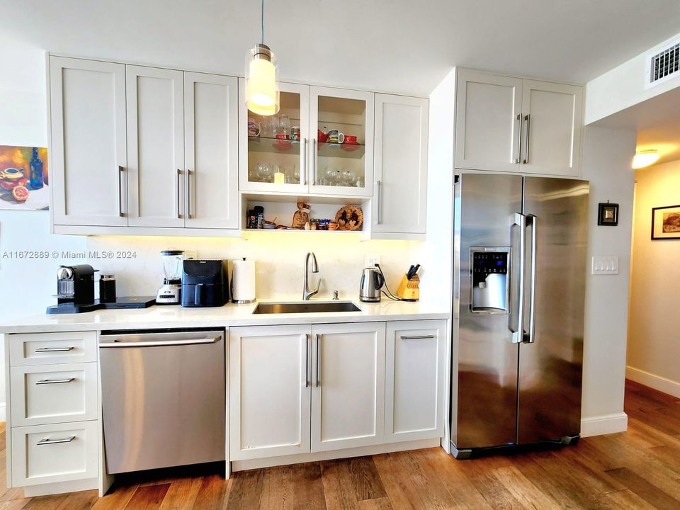 Recently Sold: $799,000 (3 beds, 3 baths, 1890 Square Feet)