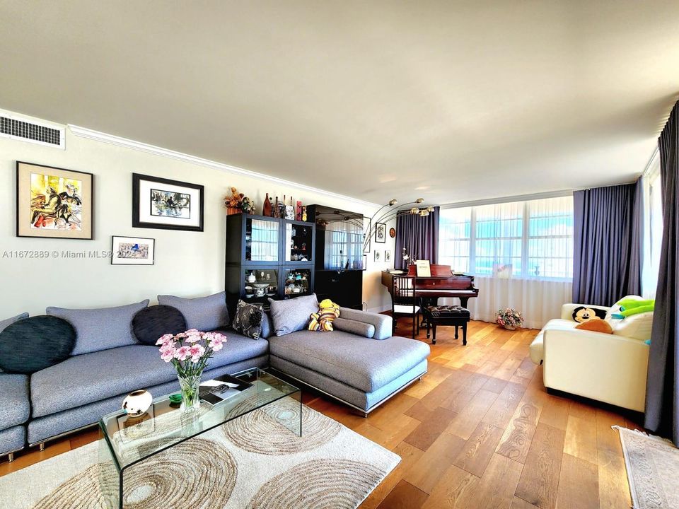 Recently Sold: $799,000 (3 beds, 3 baths, 1890 Square Feet)