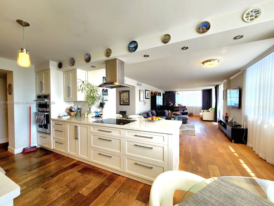 Recently Sold: $799,000 (3 beds, 3 baths, 1890 Square Feet)