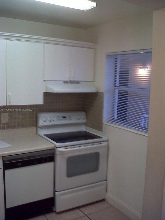 For Sale: $180,000 (2 beds, 2 baths, 830 Square Feet)