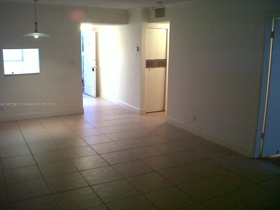 For Sale: $180,000 (2 beds, 2 baths, 830 Square Feet)