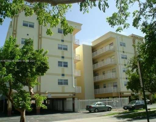 En Venta: $180,000 (2 camas, 2 baños, 830 Pies cuadrados)