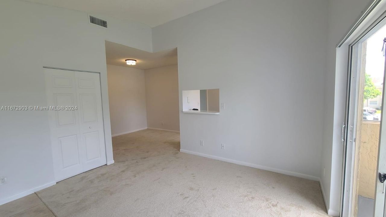 For Sale: $242,000 (2 beds, 2 baths, 807 Square Feet)