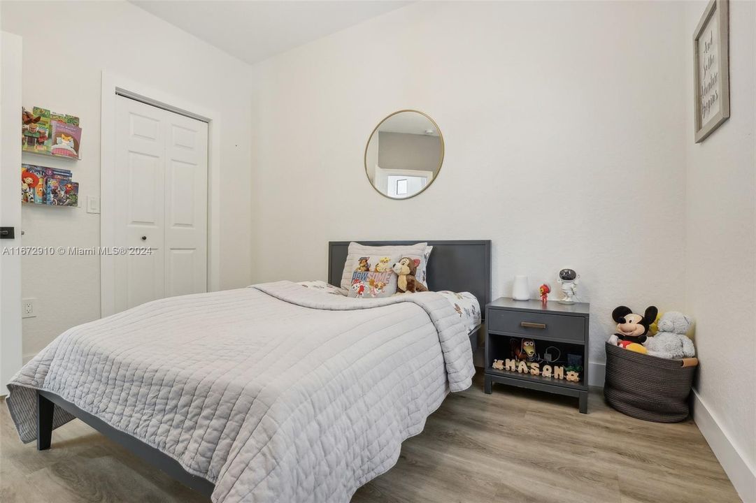 Bedroom with Walk-in Closet