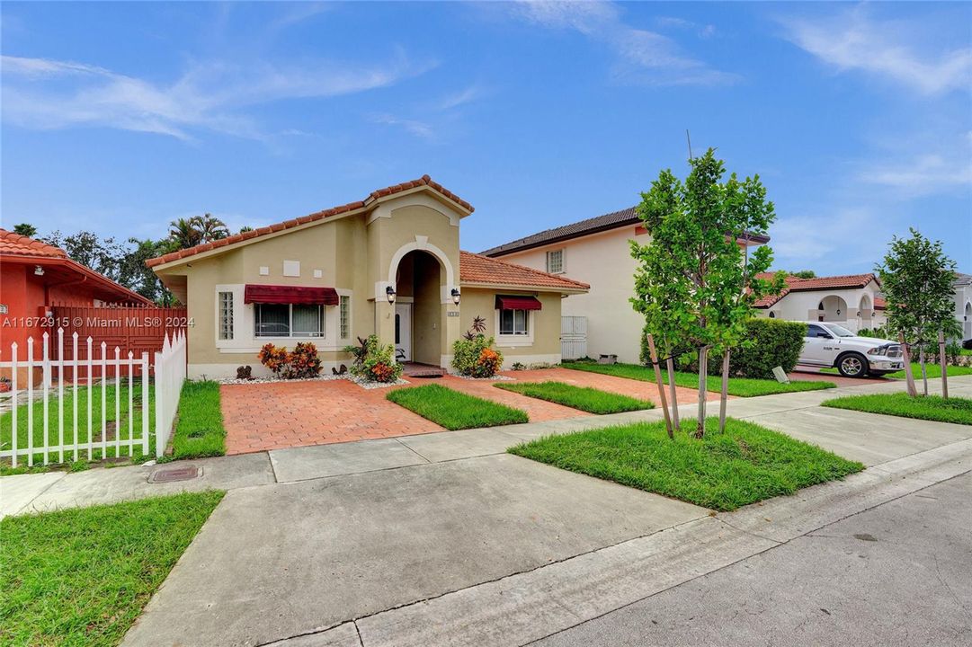 For Sale: $635,000 (3 beds, 2 baths, 1878 Square Feet)