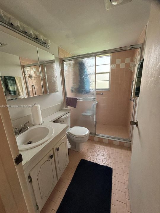 For Rent: $1,725 (2 beds, 1 baths, 840 Square Feet)