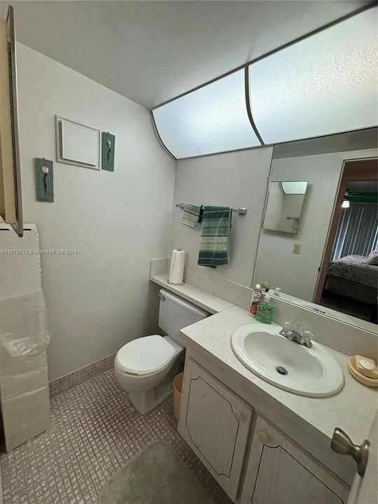 For Rent: $1,725 (2 beds, 1 baths, 840 Square Feet)