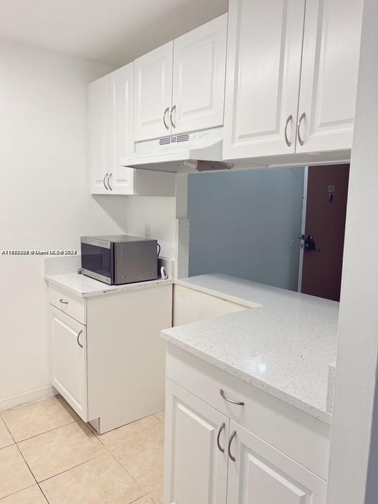 For Rent: $1,799 (1 beds, 1 baths, 650 Square Feet)