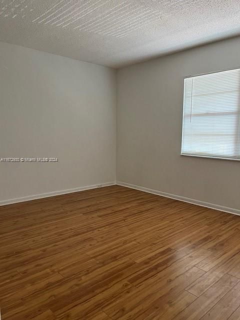 For Sale: $160,000 (1 beds, 1 baths, 840 Square Feet)