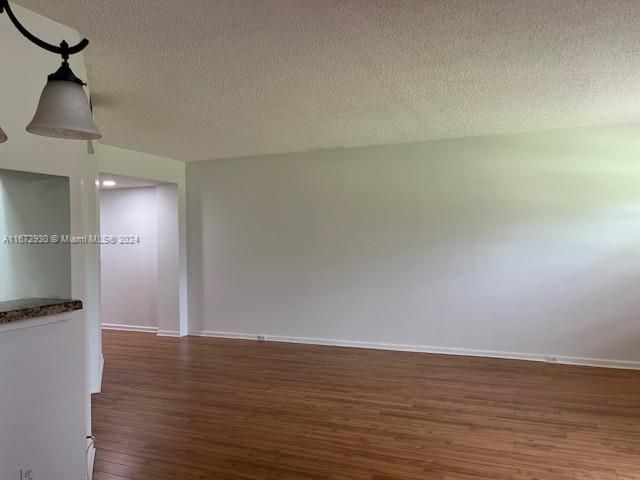 For Sale: $160,000 (1 beds, 1 baths, 840 Square Feet)