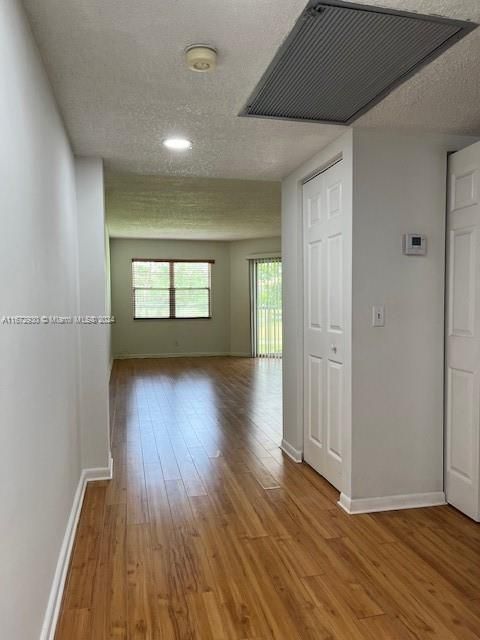 For Sale: $160,000 (1 beds, 1 baths, 840 Square Feet)