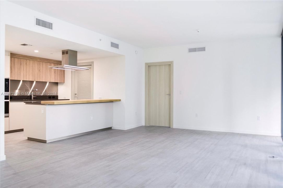 For Sale: $1,390,000 (2 beds, 2 baths, 1236 Square Feet)