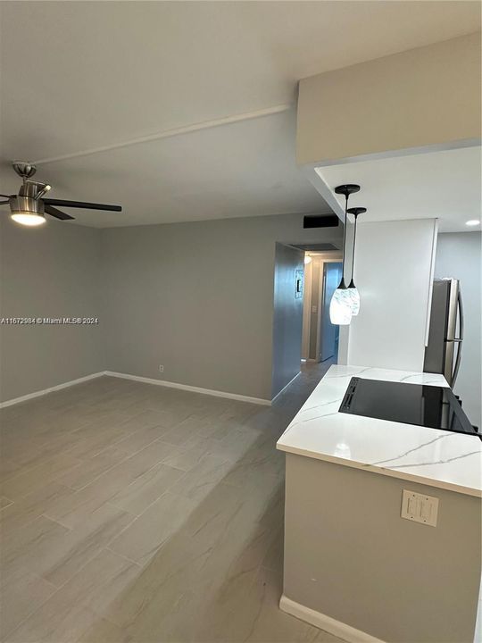 For Rent: $2,000 (2 beds, 1 baths, 861 Square Feet)