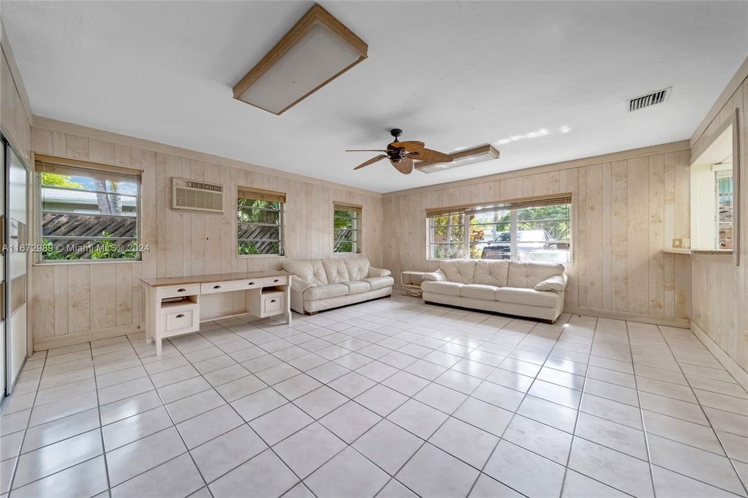 For Sale: $2,190,000 (3 beds, 2 baths, 2936 Square Feet)