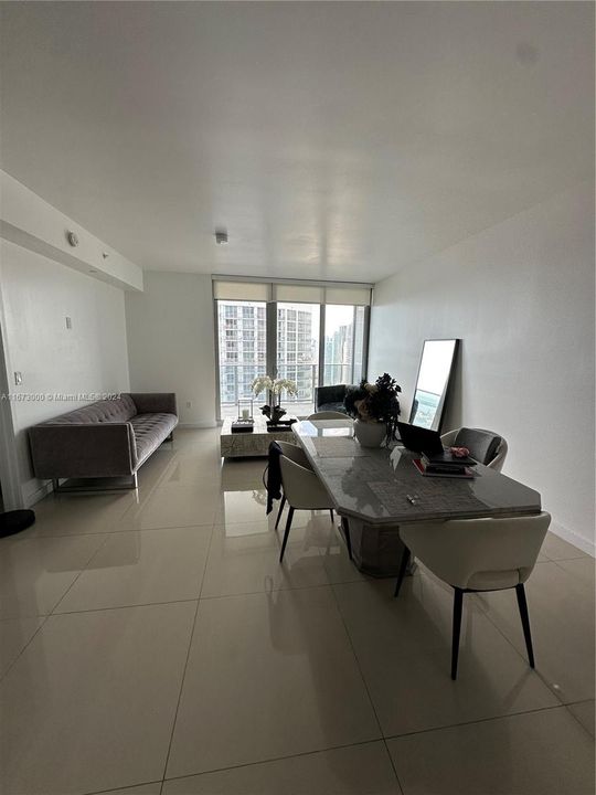 For Sale: $595,000 (1 beds, 1 baths, 766 Square Feet)