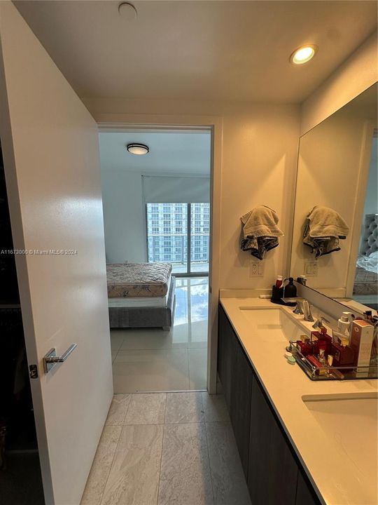 For Sale: $595,000 (1 beds, 1 baths, 766 Square Feet)