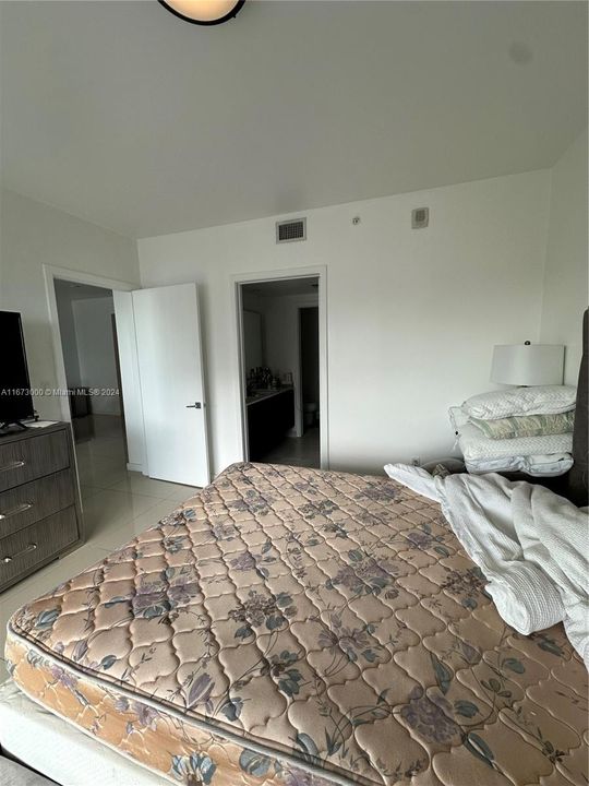 For Sale: $595,000 (1 beds, 1 baths, 766 Square Feet)