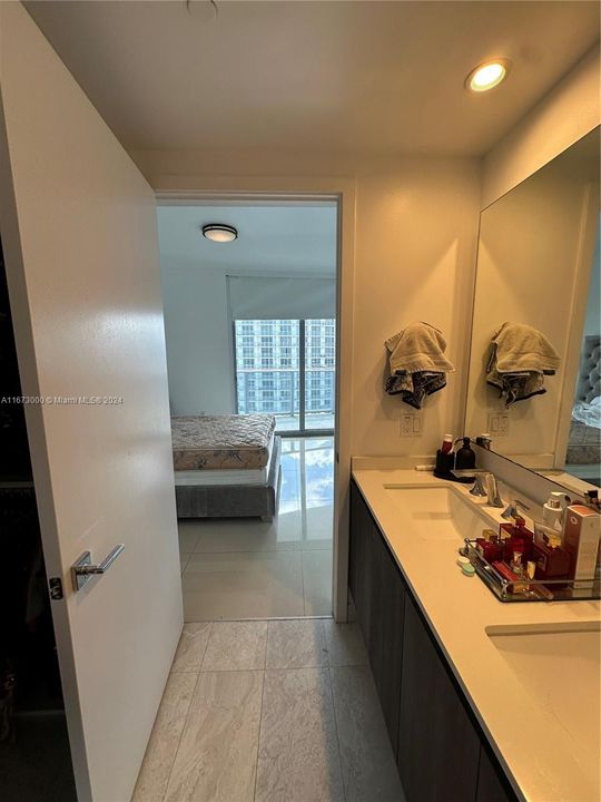 For Sale: $595,000 (1 beds, 1 baths, 766 Square Feet)