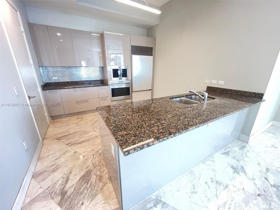 En Venta: $1,850,000 (3 camas, 3 baños, 2106 Pies cuadrados)