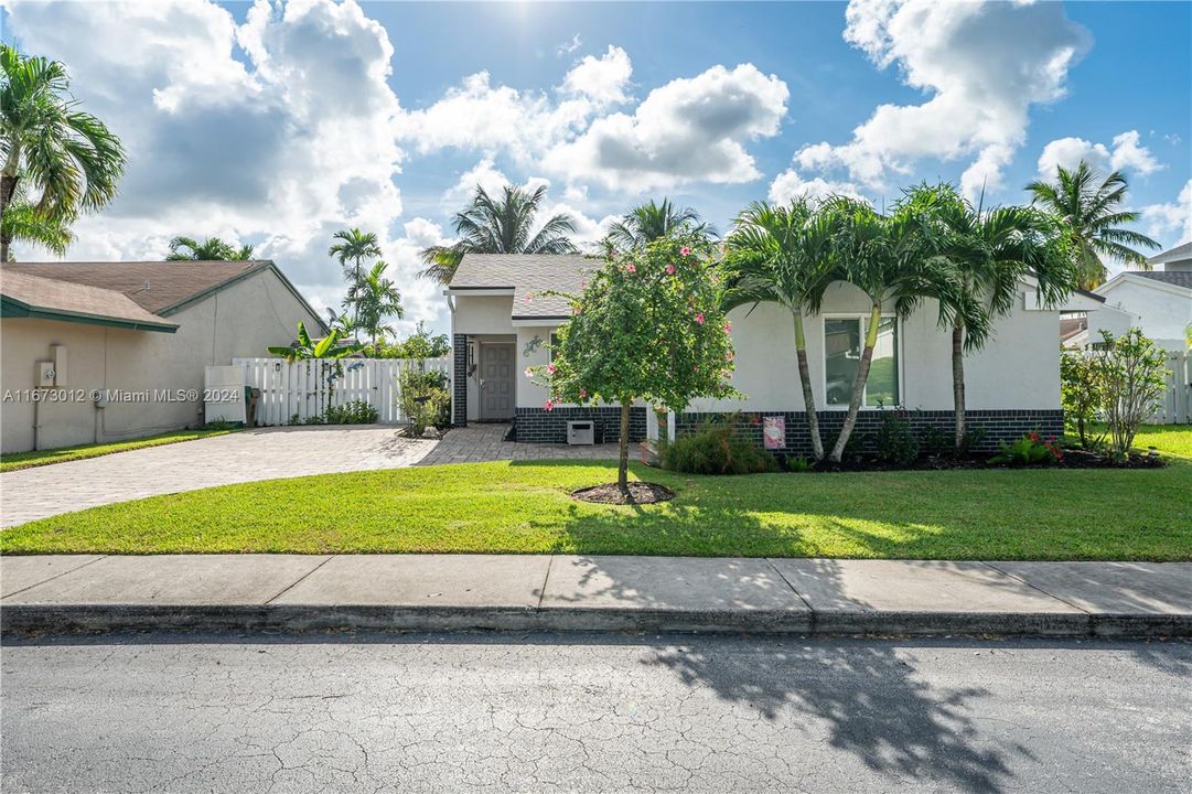 For Sale: $594,000 (3 beds, 2 baths, 1249 Square Feet)