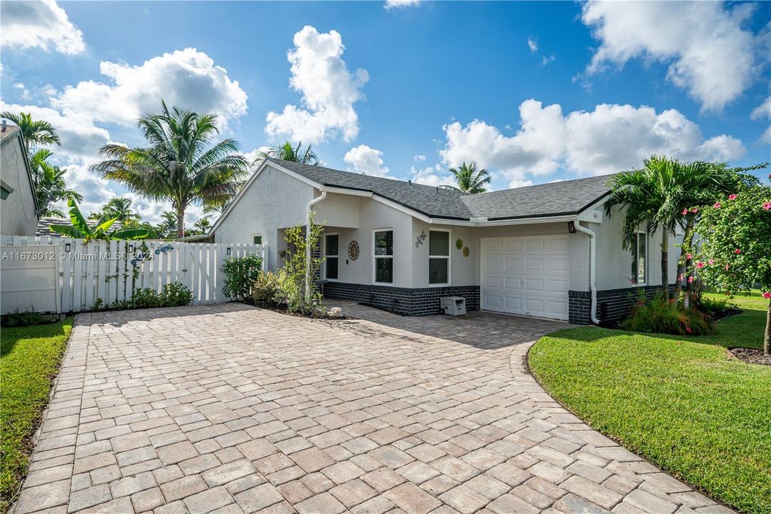 For Sale: $594,000 (3 beds, 2 baths, 1249 Square Feet)