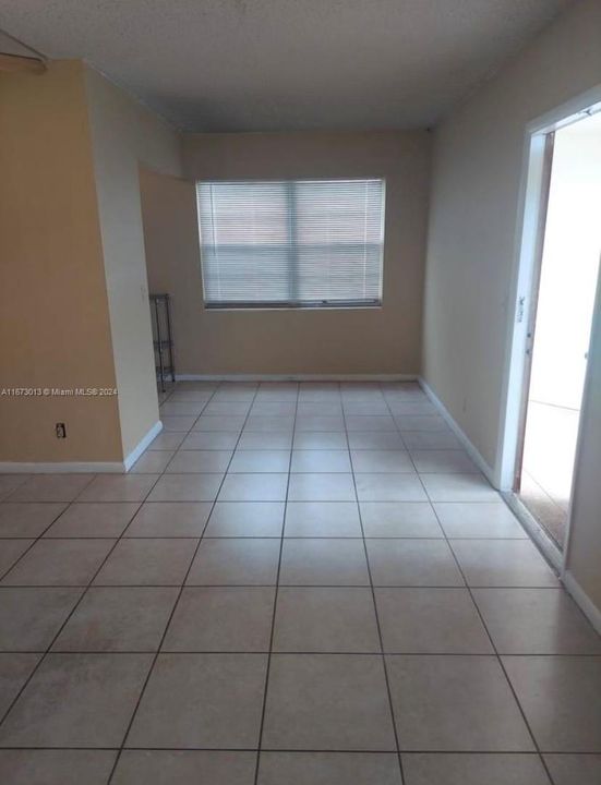 For Rent: $1,700 (2 beds, 1 baths, 835 Square Feet)