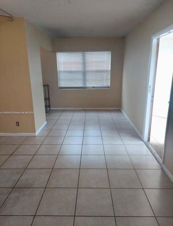 For Rent: $1,700 (2 beds, 1 baths, 835 Square Feet)