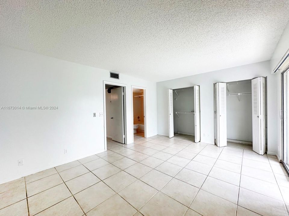 Active With Contract: $1,545 (1 beds, 1 baths, 811 Square Feet)