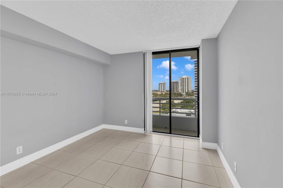 For Sale: $370,000 (2 beds, 2 baths, 1062 Square Feet)