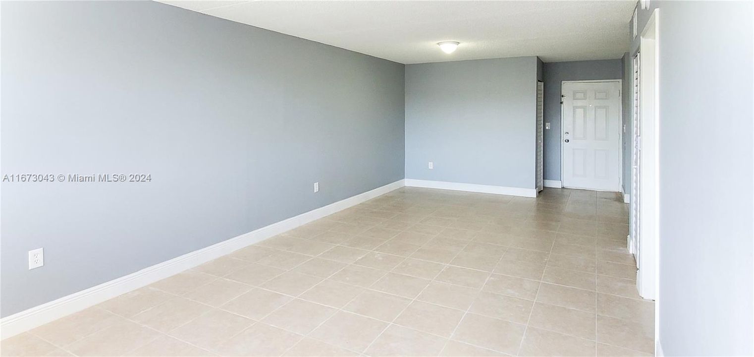 For Rent: $1,900 (1 beds, 1 baths, 749 Square Feet)