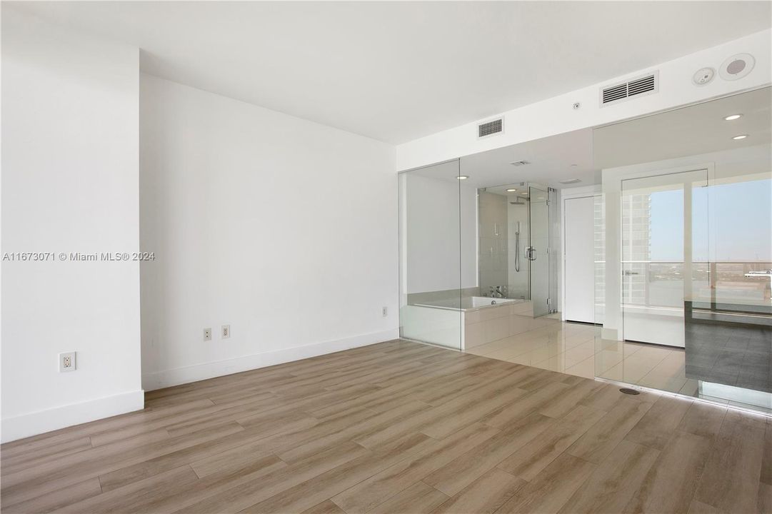 Active With Contract: $5,600 (2 beds, 3 baths, 1193 Square Feet)