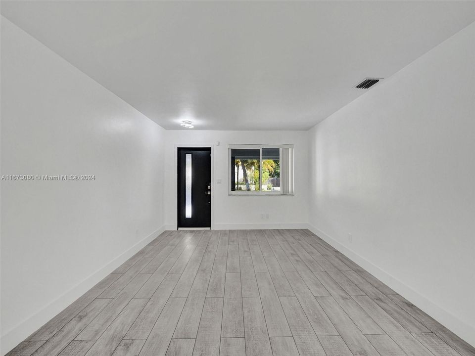 Active With Contract: $3,790 (2 beds, 2 baths, 1212 Square Feet)