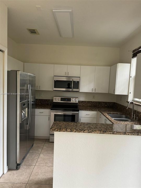 Active With Contract: $2,850 (3 beds, 2 baths, 1461 Square Feet)