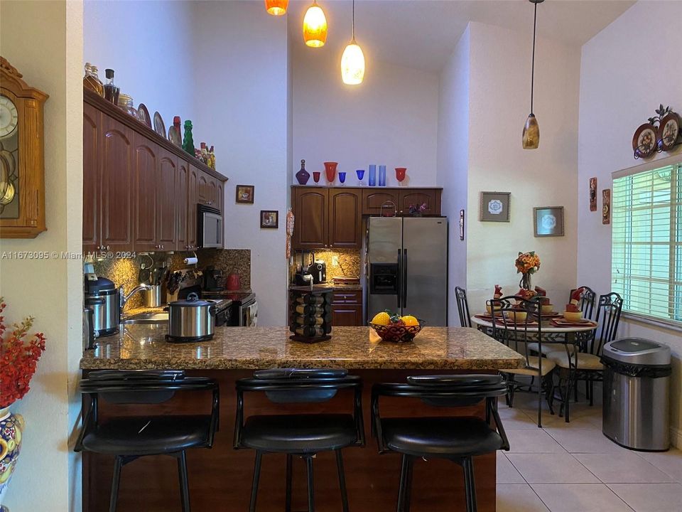 En Venta: $830,000 (4 camas, 3 baños, 2115 Pies cuadrados)