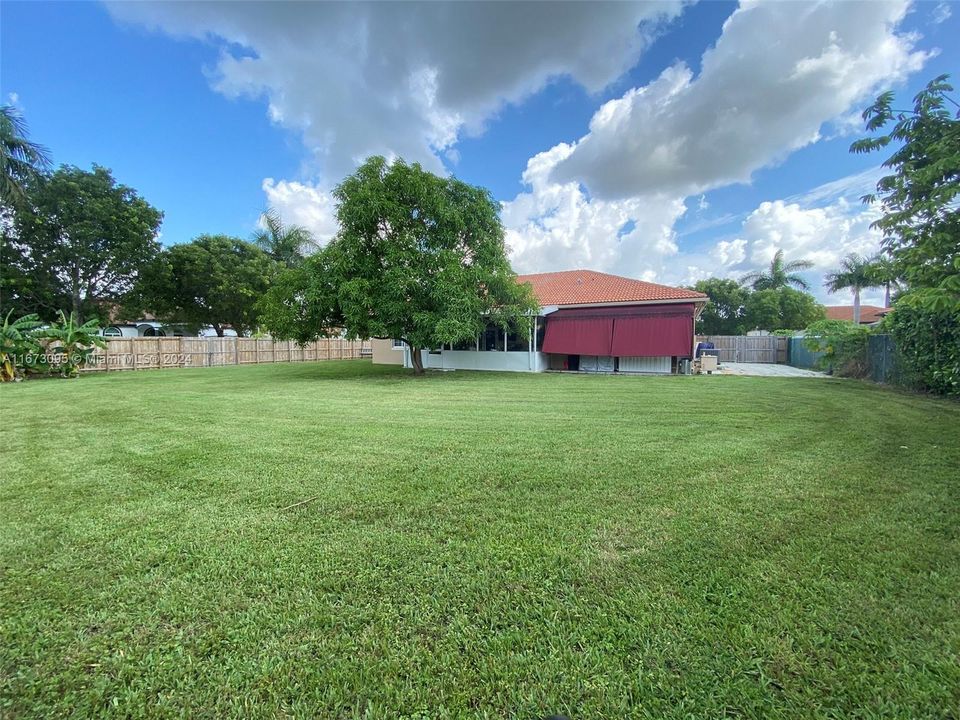 For Sale: $830,000 (4 beds, 3 baths, 2115 Square Feet)