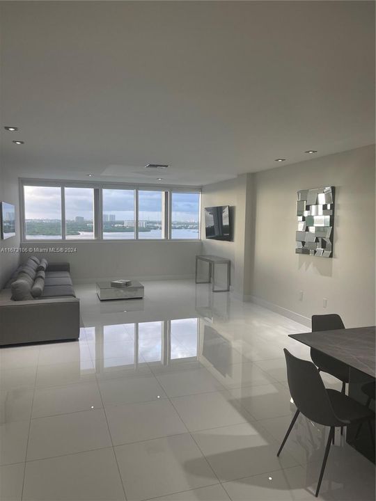 Recently Rented: $5,650 (2 beds, 2 baths, 1447 Square Feet)