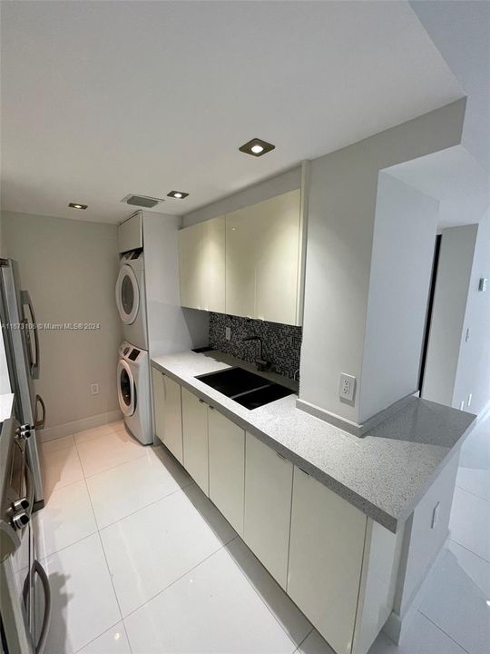 Recently Rented: $5,650 (2 beds, 2 baths, 1447 Square Feet)