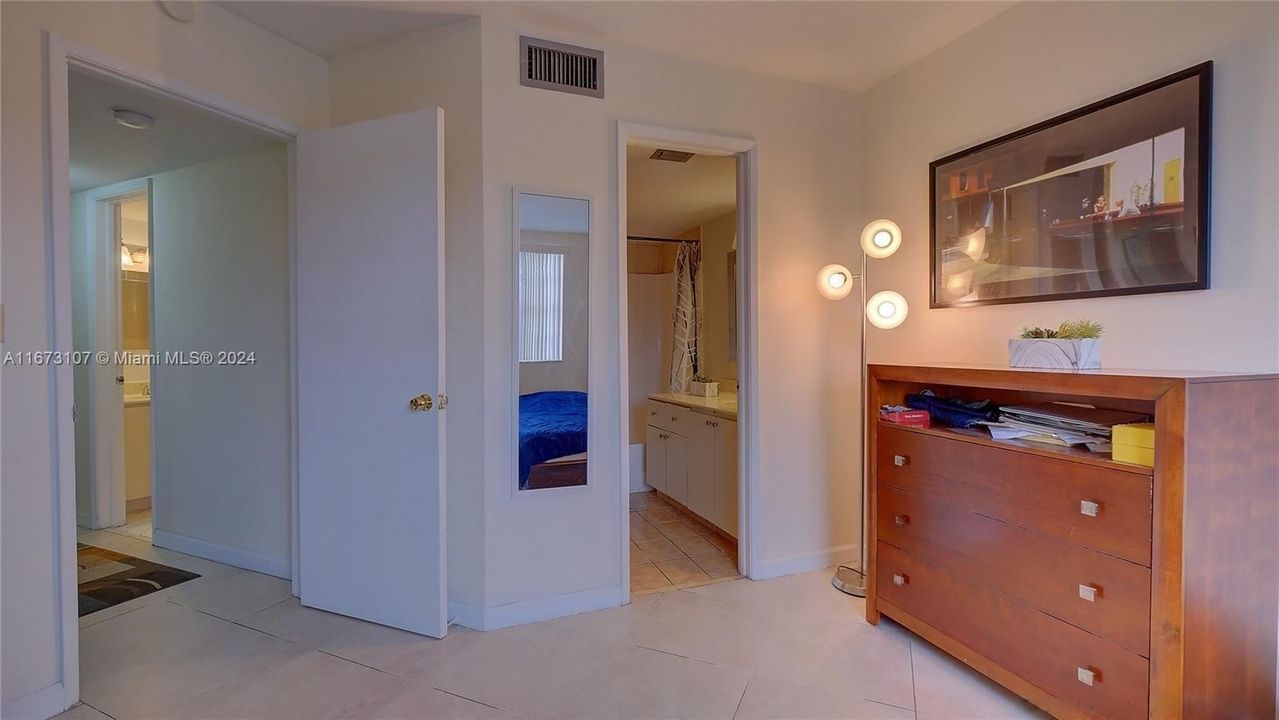 Recently Rented: $2,425 (2 beds, 2 baths, 1067 Square Feet)