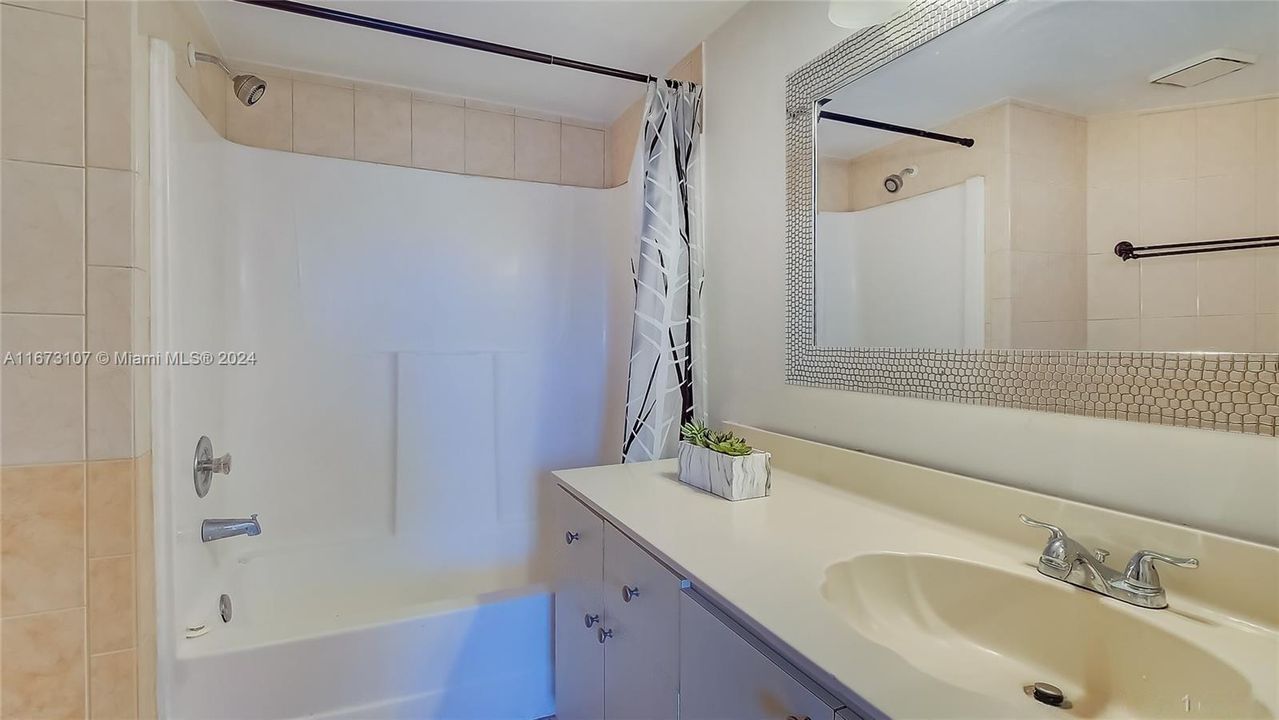 Recently Rented: $2,425 (2 beds, 2 baths, 1067 Square Feet)