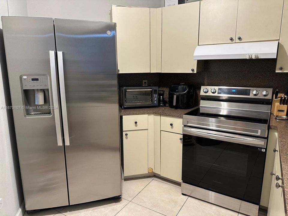 Recently Rented: $2,425 (2 beds, 2 baths, 1067 Square Feet)