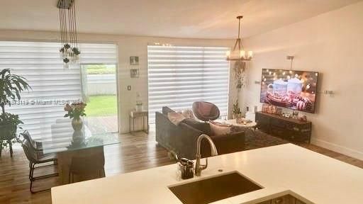 Activo con contrato: $625,000 (3 camas, 2 baños, 1524 Pies cuadrados)